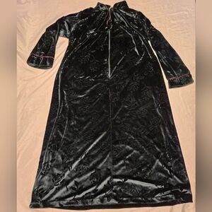 Elegant‎ Black Velvet Floral Robe